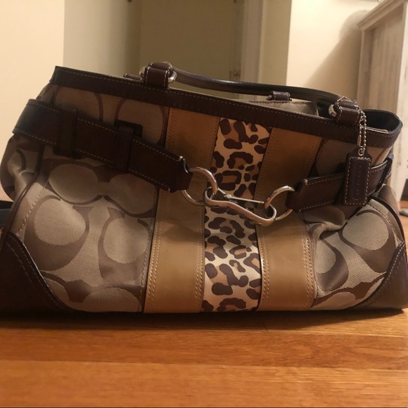 Coach purse (like new) - Picture 2 of 4